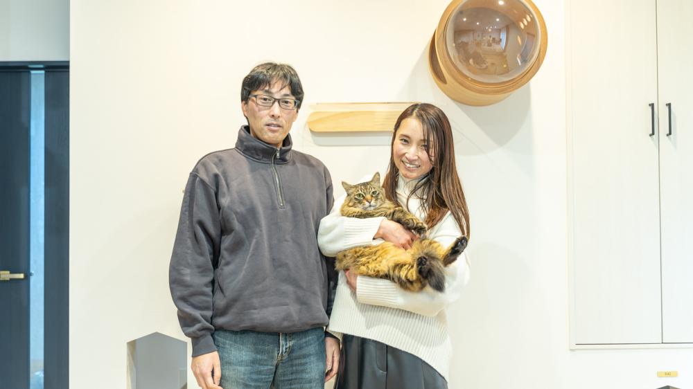 万博記念公園駅周辺へ移住し、猫と暮らすこだわりの家を建てた白井さんご夫婦にインタビュー